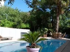 Maison jardin grande piscine