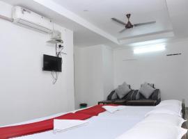 Viesnīca Sri Raghavendra Inn pilsētā Kākināda