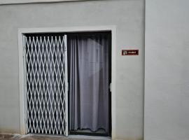 Lalapanzi - Nxabba, hotel in Olifantshoek