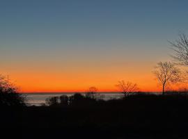Øliv Farm Hotel, hotel in Allinge