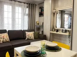 Beachside Studio Apartment with AC