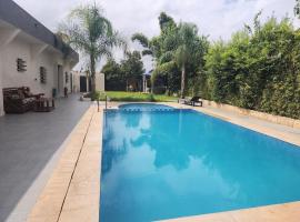 Villa Luxe Fès avec Piscine & Spa, proche aéroport, hotel v destinaci Fès