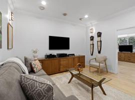 Big Bear, Bed & Breakfast in Bend