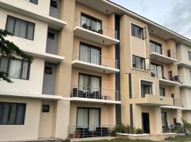 Serene Lakeside Retreat at Lakowe Lakes Golf Estate, hotel v destinaci Ajibade