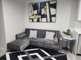 Stylish furnished 2bedroom suite near YYC Airport, hotell sihtkohas YYC