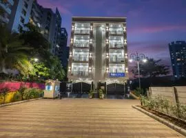 Hotel Exotica Avenue - Business-Friendly Stay, Golf Course Road, Cyberhub, One Horizon Center & Metro