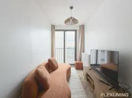 Cosy room in spacious T7 in Paris 20