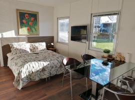 Family apartment in Kv&aelig;rs - bunk bed, kitchen and EV Charging, hotel mesra haiwan peliharaan di Gr&aring;sten