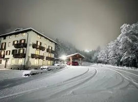 Cervinia House - Alpine Apartments & Chalet