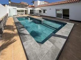 Exklusive Villa mit beheiztem Pool in Costa Adeje