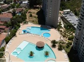 Toma un descanso y relájate mirando el mar