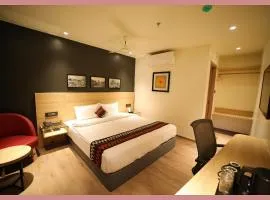 Sunrakh Road Hotel The Krishna # Kripa Dhamstay Near Bankey Bihari Temple - Prem Temple - Premanand Maharaj - ree Wifi # Free Parking Facilities - Fully Air conditioning Luxuary Room - Top Rated Hotel In Vrindavan