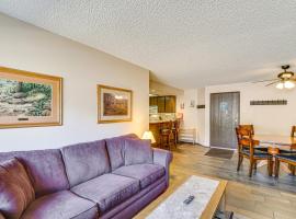Walk to Giant Steps Ski Lift! Mtn Condo w/ Hot Tub, hotel en Brian Head