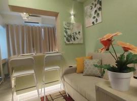 R Cabin - Shore Residences, hotel in Manila