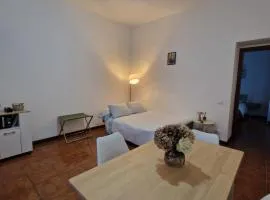 Charming Home with Private Patio near Swiss Border and Transport - Daisy, Loggiadeifiori