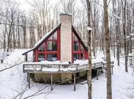 Private Hideaway with Hot Tub - Stylish & Serene