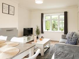 Spacious 5-Bedroom House in Banbury - Ideal for Families, Groups & Business Travelers, Hotel in Drayton