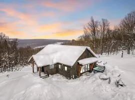 Secluded Beauty with Hot Tub & Views
