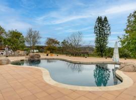 Near Hiking Trails! Luxe Family Home in Lakeside, Hotel in Lakeside