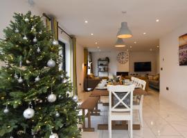 4 Bed in Bude 89355, hotel en Poughill