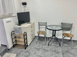 Studio Apartman Treće Nebo, hotel v destinaci TrÅ¡iÄ‡