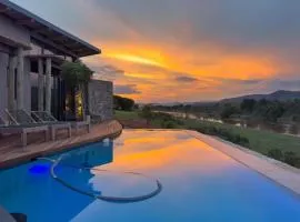 Izakithi River Villa