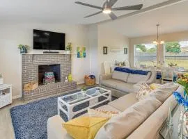 Golf, Boat and Beach-Hop Quiet Port Charlotte Home