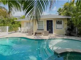 Lazy Days - 1 block to the Beach Private Pool