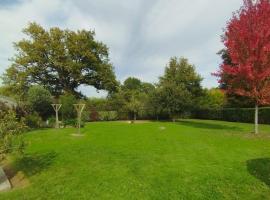 Belle maison de campagne au calme, hotel v destinaci Chey