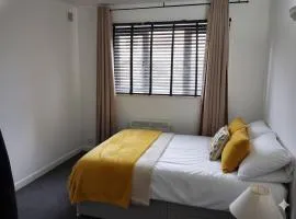 Cozy 1-Bed Flat in Croydon Sleeps 4 - Free Parking