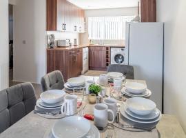 Viesnīca Spacious 3-Bed Home with parking pilsētā Lexden