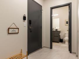 Luxury Downtown King Bed, Rooftop Pool, hotel in Cleveland