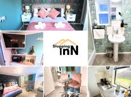 Thorpe Park Studio - Detached Stay & Free Gated Parking