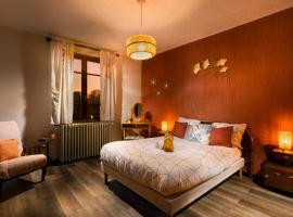 L'Oustal 3 chambres avec grand jardin parking gratuit: Bram şehrinde bir otel