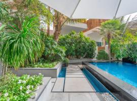 FIVE Palm-Private Pool and Garden-Luxury Suite, hotel v Dubaji
