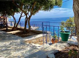 Πέτρινη αυλή, Αρμενιστης Ικαρια, ξενοδοχείο στον Αρμενιστή