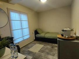 Le Berkane, hotel v destinaci Argenteuil