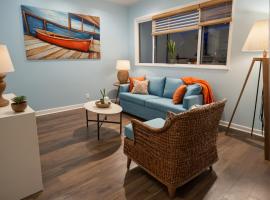 Modern Venice Beach Stay - Walk to Marina & Boardwalk, hotel in Los Angeles