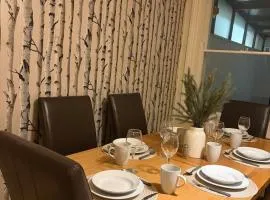 Estokova central haven sleeps up to 9 - Free parking