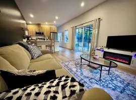 Island Coastal Retreat, Walk to Beach Access