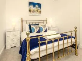 Spacious 2 Bed & 1 Bath - Close to Beach & City Centre