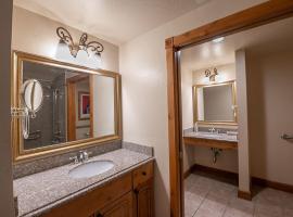 Spacious 2B2B Family Villa Near Park City & Sundance - 5557, хотел в Мидуей