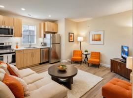 Venice Beach Getaway Steps from the Ocean Marina and Boardwalk, serviced apartment in Los Angeles