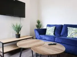 Queen Mary's - 2 Ensuites - Wi-Fi - Free Parking