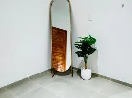 Modern, Comfortable, Quiet Apartment and Ideal Location