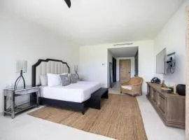 Luxury Ground-Floor Condo 3 bed 4 and half bath