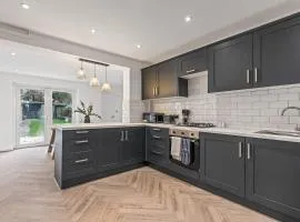 #88 Beautiful Bedworth 4 Bedroom Home with Parking