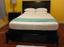 ToniqueluxeGuesthouse, hotel i Montego Bay