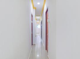 SPOT ON Nirvaan Guest House, hotel cerca de Aeropuerto Internacional Lokpriya Gopinath Bordoloi - GAU, 
