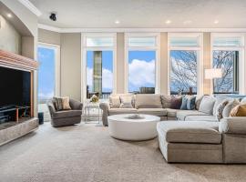 Mulligan Manor Golf Course Views Fun Amenities, hotel i Omaha